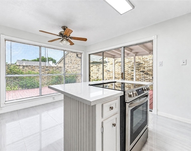 1719 Sullins Way - Photo Thumbnail 10