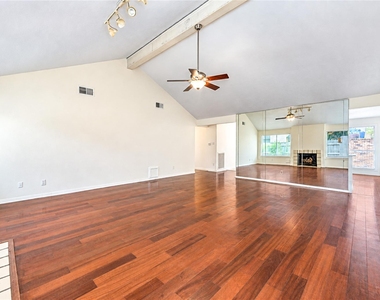 1719 Sullins Way - Photo Thumbnail 6