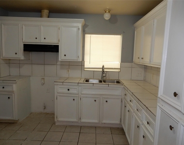 5114 Vinett Avenue - Photo Thumbnail 2
