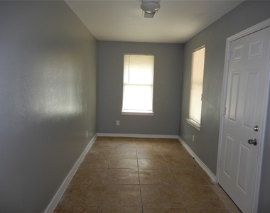 5114 Vinett Avenue - Photo Thumbnail 9