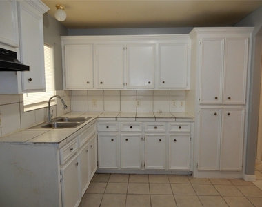 5114 Vinett Avenue - Photo Thumbnail 3