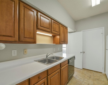 2400 N Braeswood Boulevard - Photo Thumbnail 8