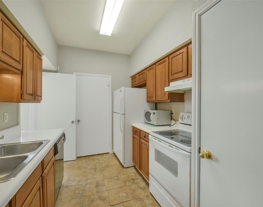 2400 N Braeswood Boulevard - Photo Thumbnail 9