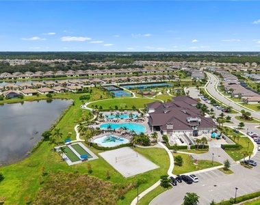 14035 Pine Lodge Lane - Photo Thumbnail 36
