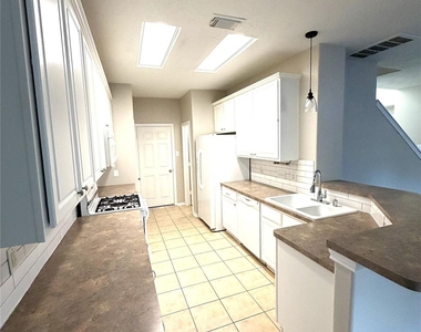 17138 Oakwood Chase Drive - Photo Thumbnail 7