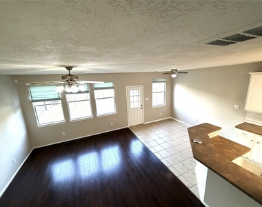 17138 Oakwood Chase Drive - Photo Thumbnail 4