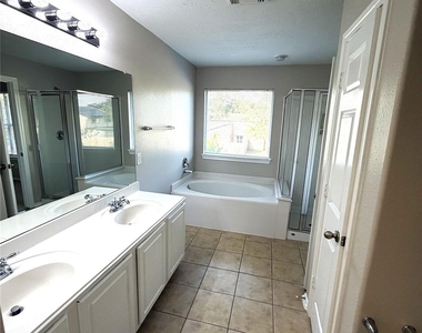 17138 Oakwood Chase Drive - Photo Thumbnail 11