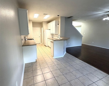 17138 Oakwood Chase Drive - Photo Thumbnail 6