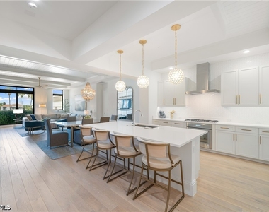 875 6th Avenue S - Photo Thumbnail 5