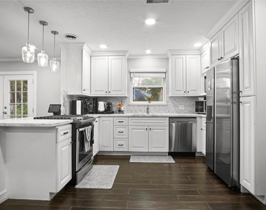 9928 Westview Drive - Photo Thumbnail 12