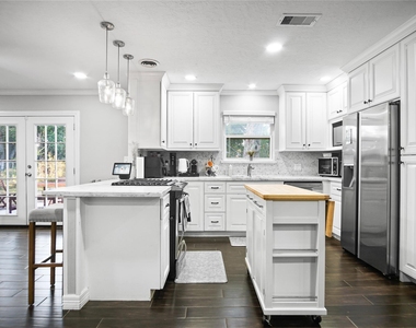 9928 Westview Drive - Photo Thumbnail 4