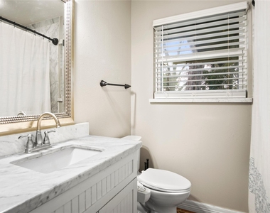 9928 Westview Drive - Photo Thumbnail 7