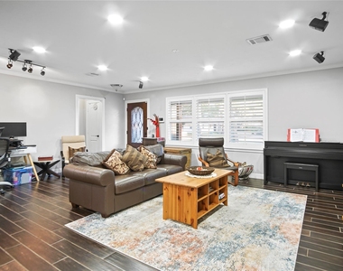 9928 Westview Drive - Photo Thumbnail 2