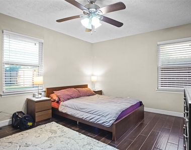 9928 Westview Drive - Photo Thumbnail 8