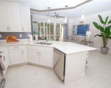232 Indies Drive E - Photo Thumbnail 4