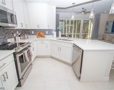 232 Indies Drive E - Photo Thumbnail 9