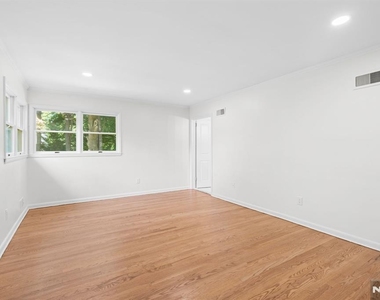 601 Iroquois - Photo Thumbnail 15