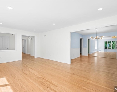 601 Iroquois - Photo Thumbnail 8