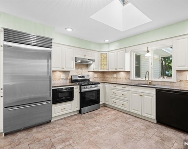 601 Iroquois - Photo Thumbnail 3