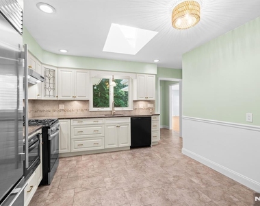 601 Iroquois - Photo Thumbnail 4