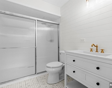 601 Iroquois - Photo Thumbnail 16