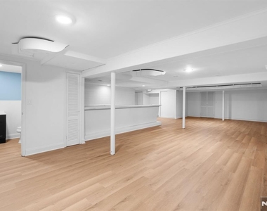 601 Iroquois - Photo Thumbnail 21