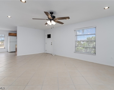 180 Cypress Way E - Photo Thumbnail 7