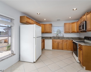 180 Cypress Way E - Photo Thumbnail 3