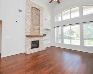 4315 Village Forest Drive - Photo Thumbnail 8