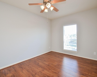 4315 Village Forest Drive - Photo Thumbnail 37