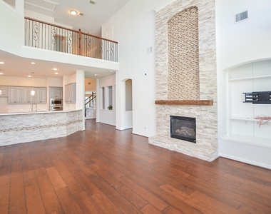4315 Village Forest Drive - Photo Thumbnail 9