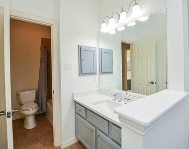 4315 Village Forest Drive - Photo Thumbnail 33