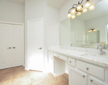 4315 Village Forest Drive - Photo Thumbnail 21