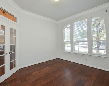 4315 Village Forest Drive - Photo Thumbnail 3