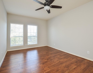 4315 Village Forest Drive - Photo Thumbnail 34