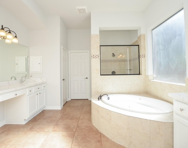 4315 Village Forest Drive - Photo Thumbnail 20