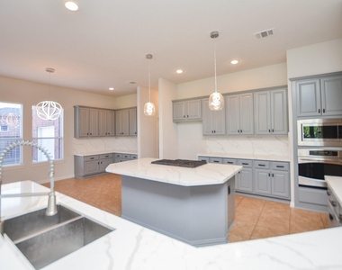 4315 Village Forest Drive - Photo Thumbnail 13