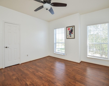 4315 Village Forest Drive - Photo Thumbnail 32