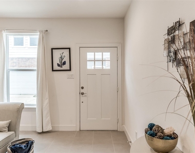 118 Sylvester Road - Photo Thumbnail 2