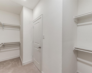 118 Sylvester Road - Photo Thumbnail 12