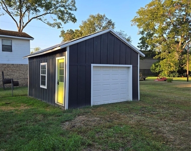 402 4th Street - Photo Thumbnail 9