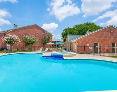 11810 Hammond Drive - Photo Thumbnail 10