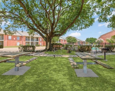 11810 Hammond Drive - Photo Thumbnail 8