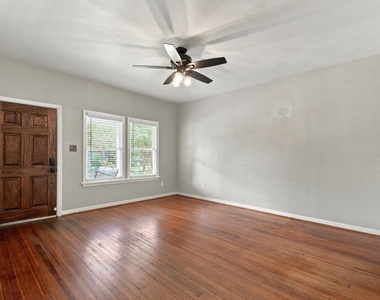 905 Pizer Street - Photo Thumbnail 2