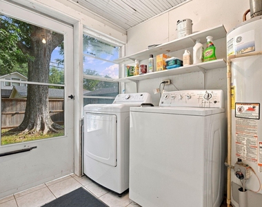 905 Pizer Street - Photo Thumbnail 17