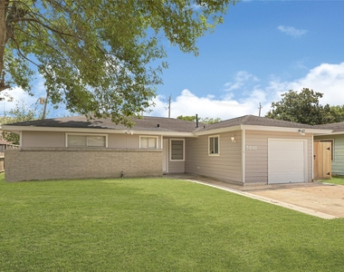 3816 Newton Drive - Photo Thumbnail 2