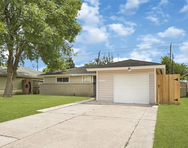 3816 Newton Drive - Photo Thumbnail 3