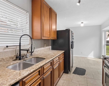5914 Willowbend Boulevard - Photo Thumbnail 9