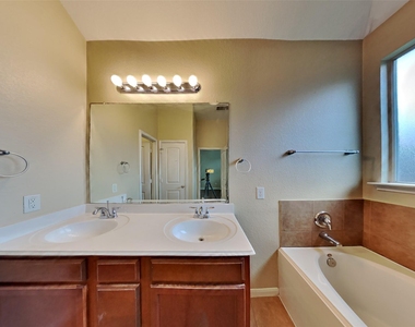 15815 Egret Field Lane - Photo Thumbnail 9