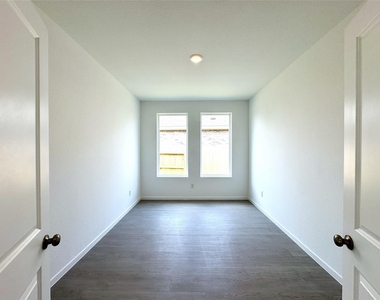 6815 Harvest Wheat Lane - Photo Thumbnail 13